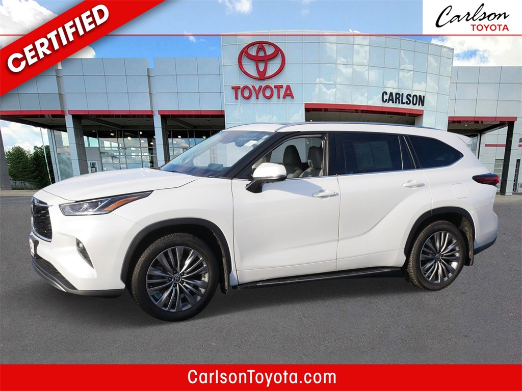 2022 Toyota Highlander Platinum's photo