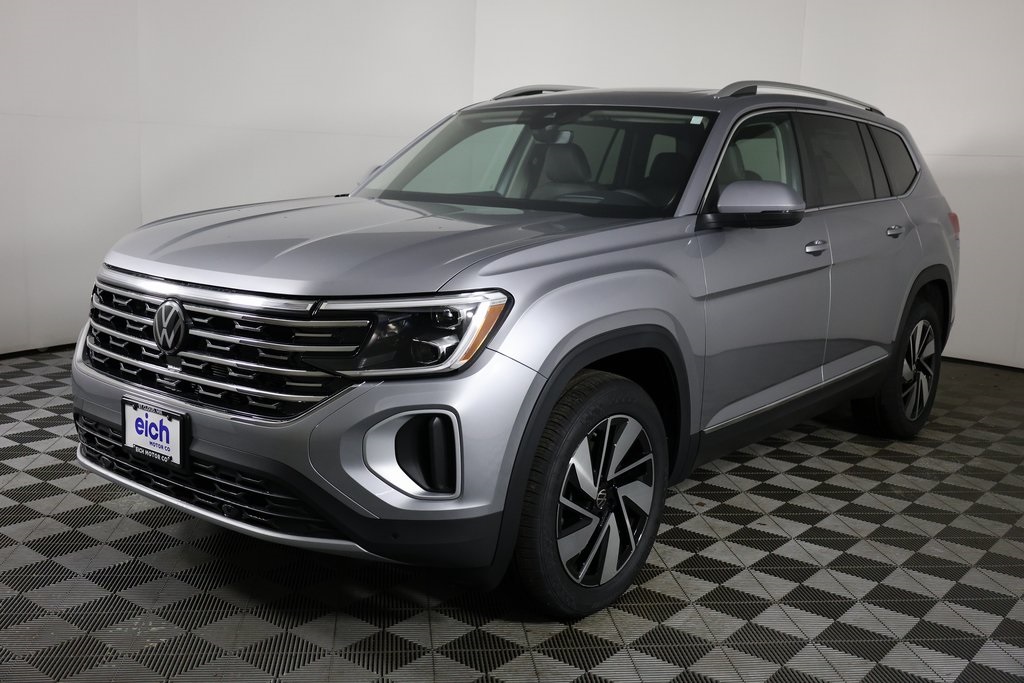 2025 Volkswagen Atlas SEL photo 3
