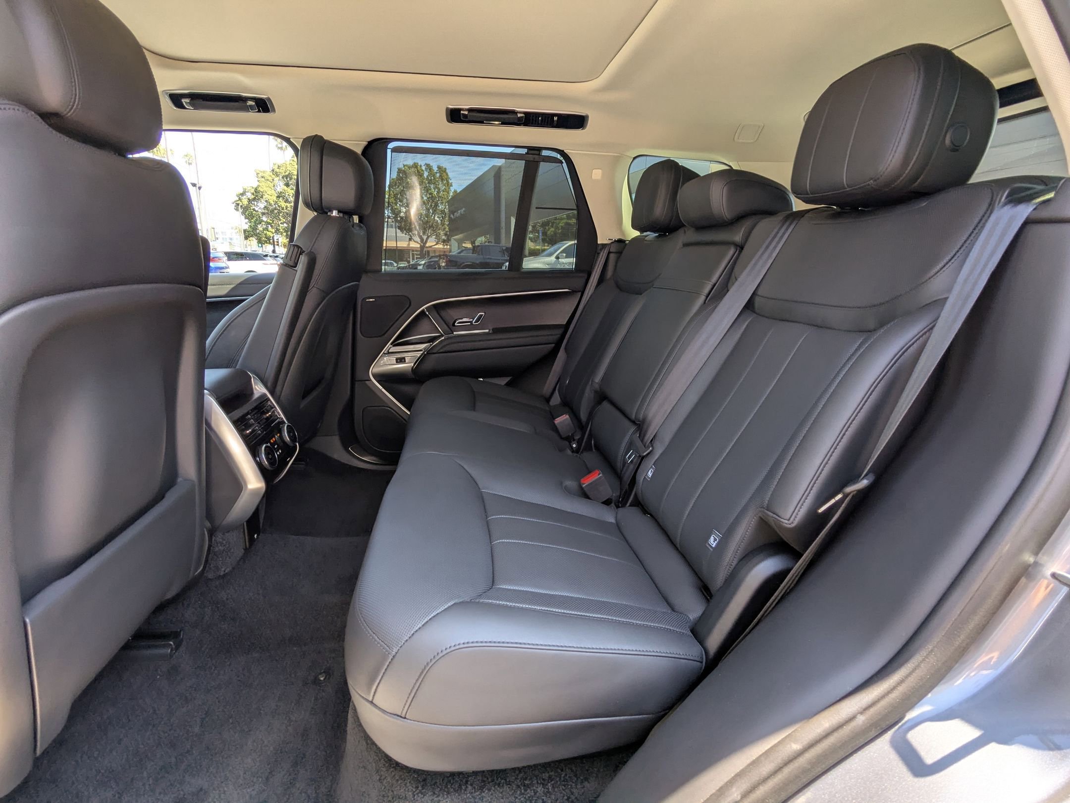 2023 Land Rover Range Rover SE photo 21