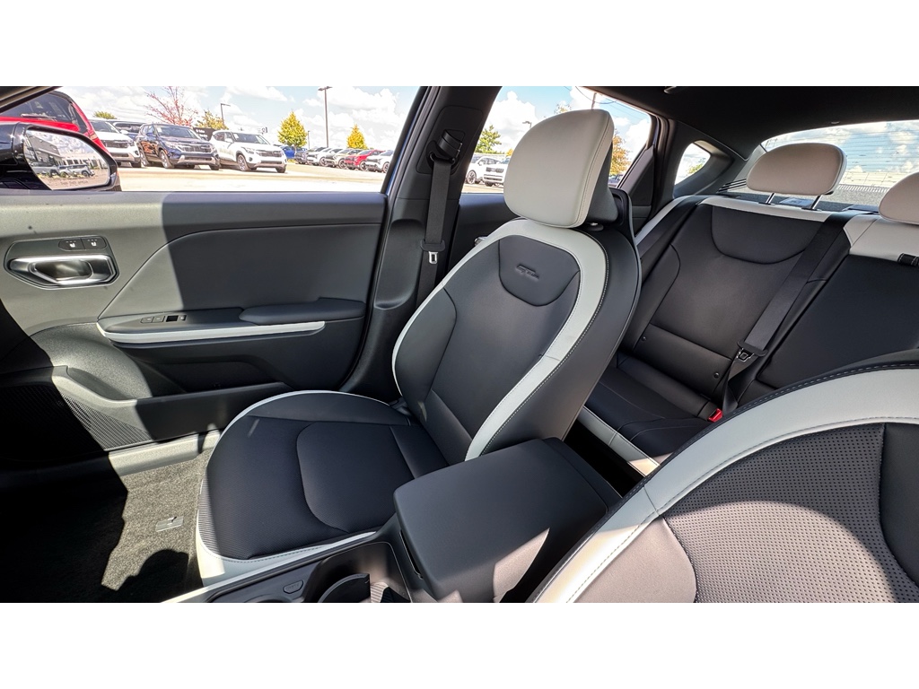 2025 Kia K4 GT-Line Turbo photo 8