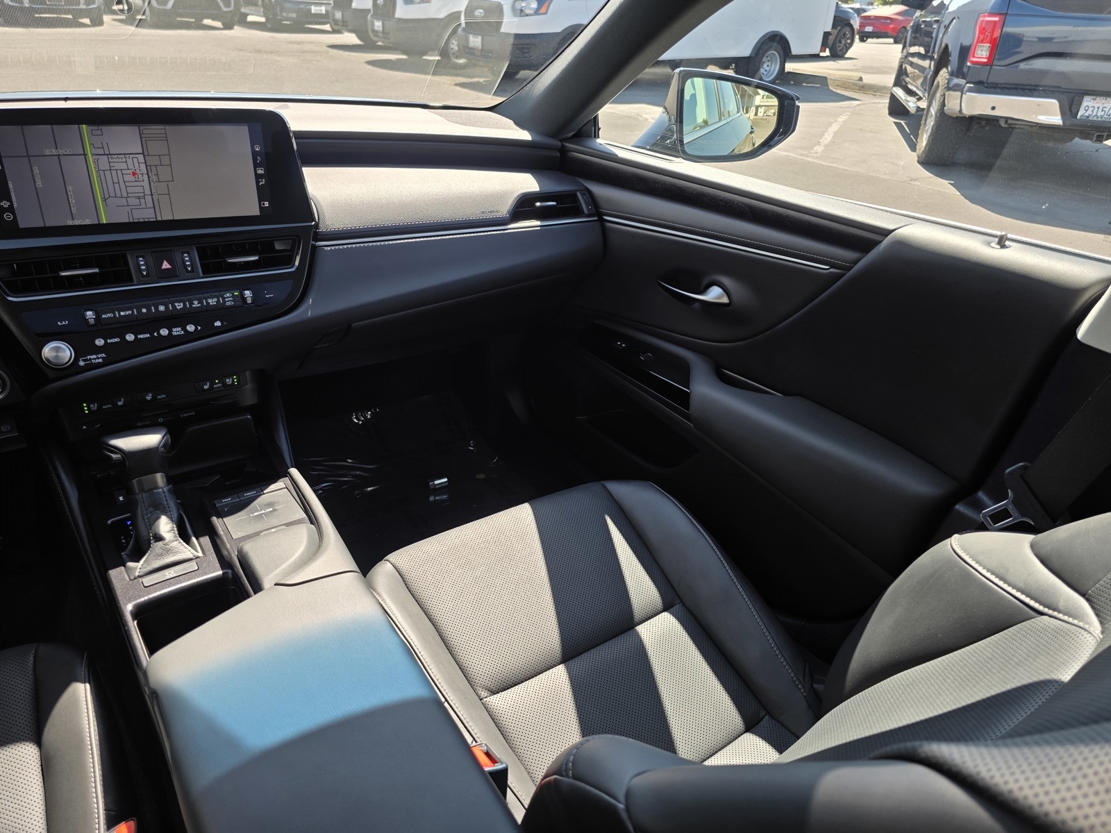 2022 Lexus ES 350 photo 17