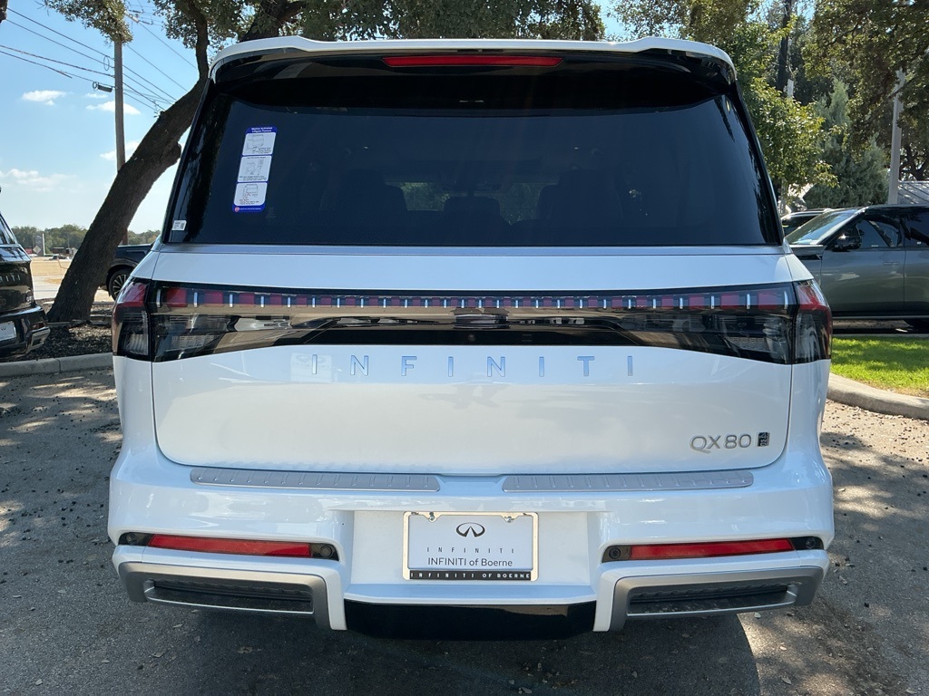 2026 Infiniti QX80 Luxe photo 4