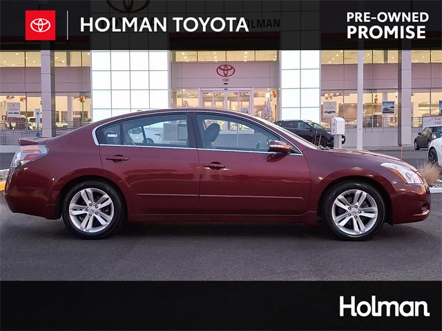 2010 Nissan Altima SR's photo