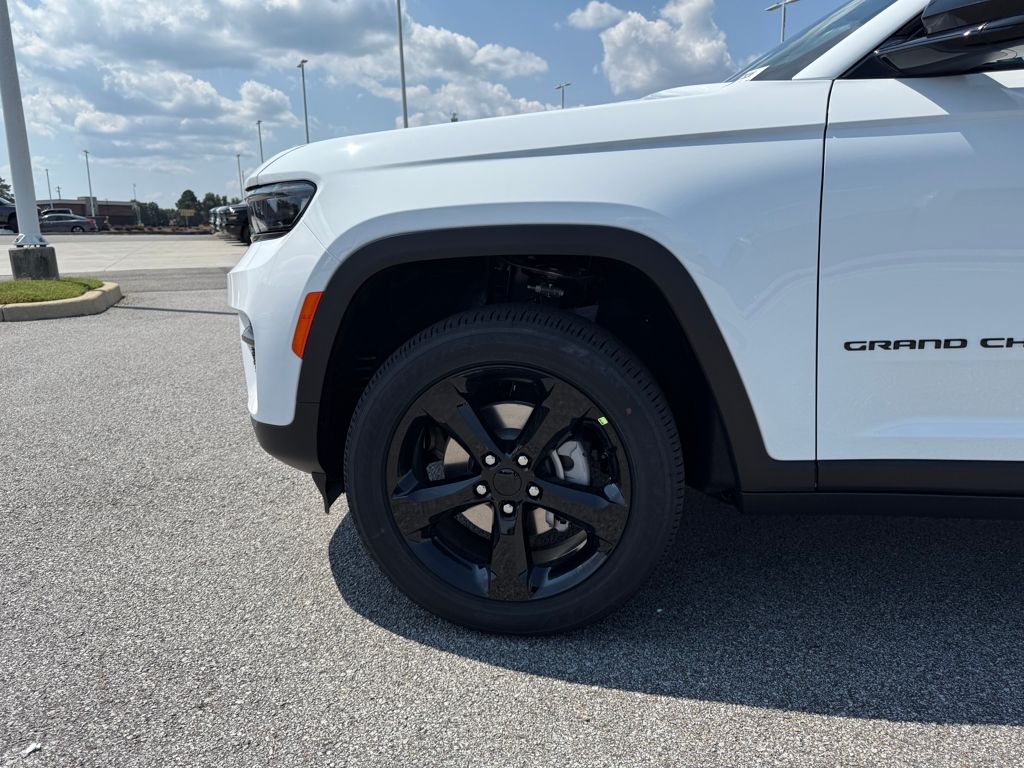 2025 Jeep Grand Cherokee Altitude photo 23