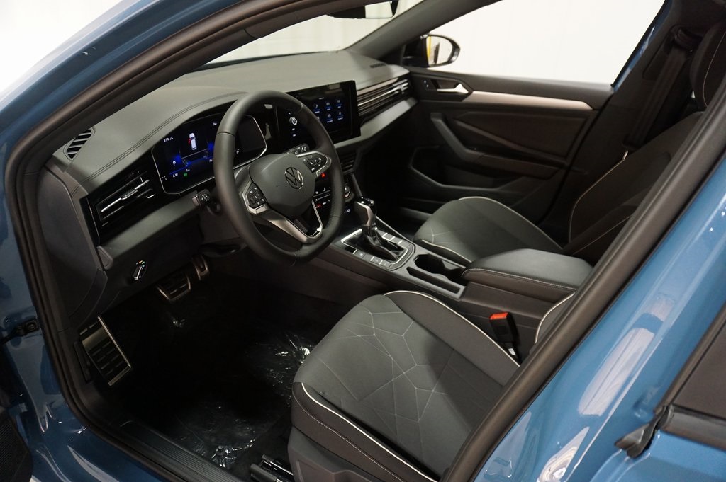 2025 Volkswagen Jetta 1.5T Sport photo 9