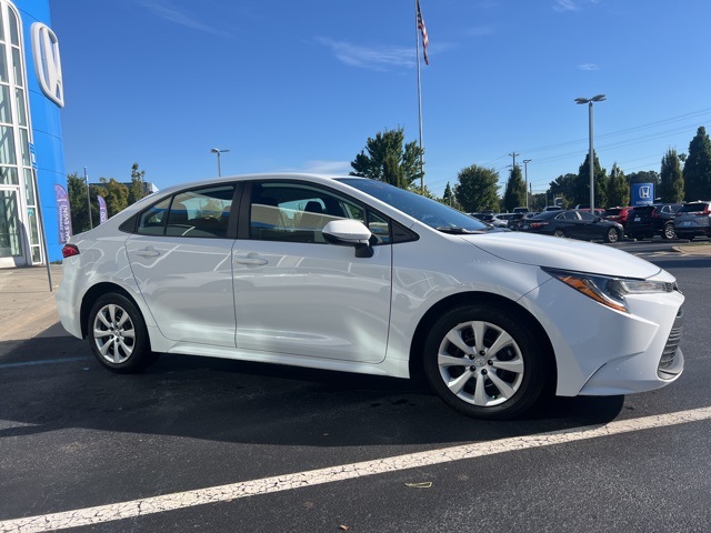 2024 Toyota Corolla LE photo 4