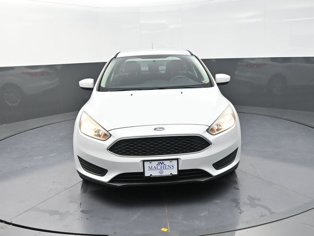 2018 Ford Focus SE photo 2