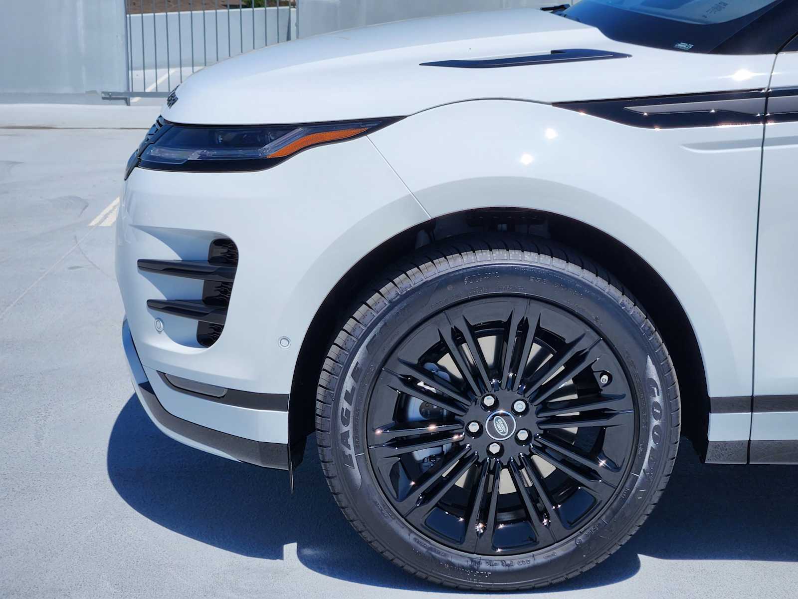 2026 Land Rover Range Rover Evoque Dynamic SE photo 9