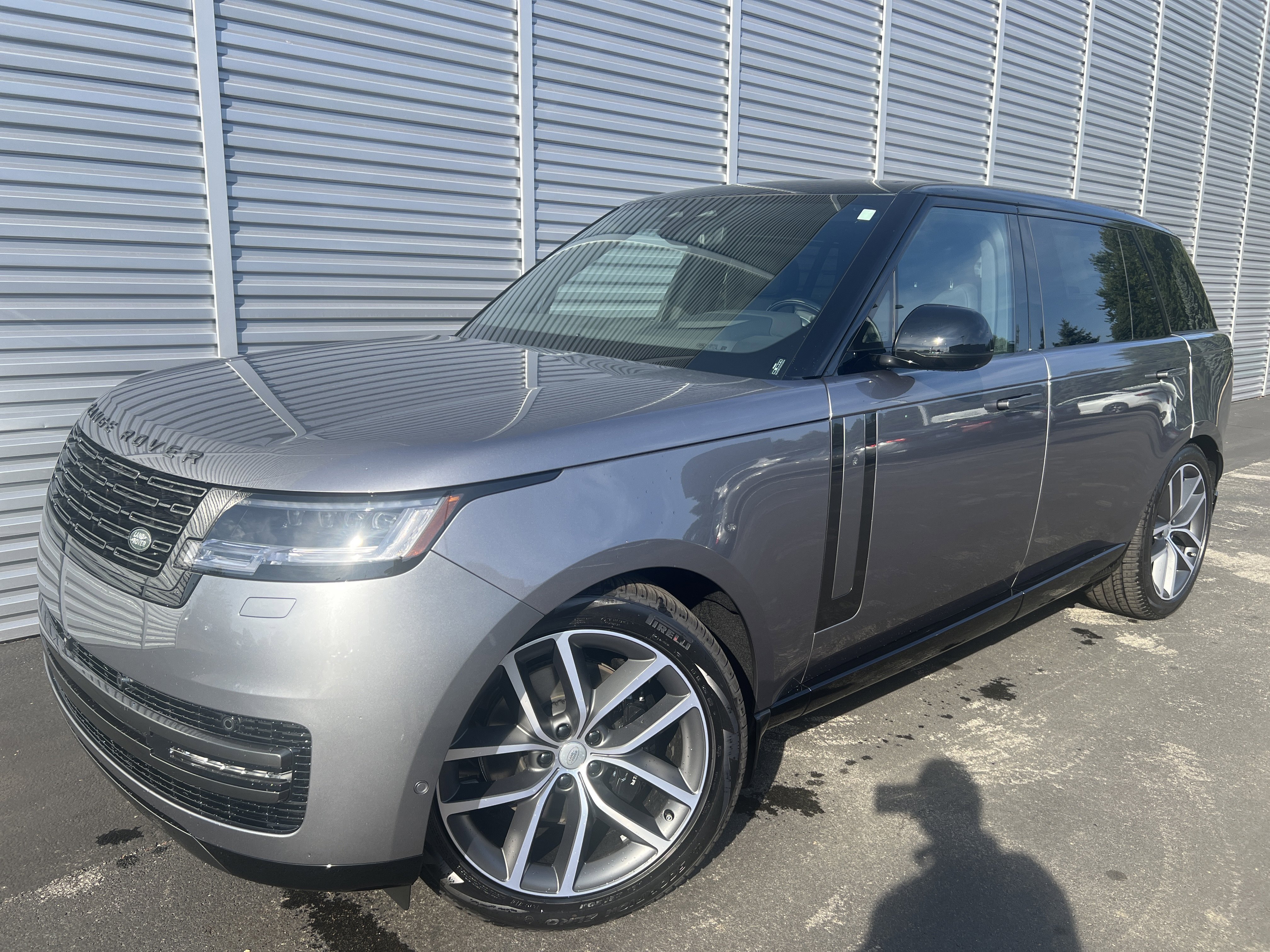 2025 Land Rover Range Rover SE's photo