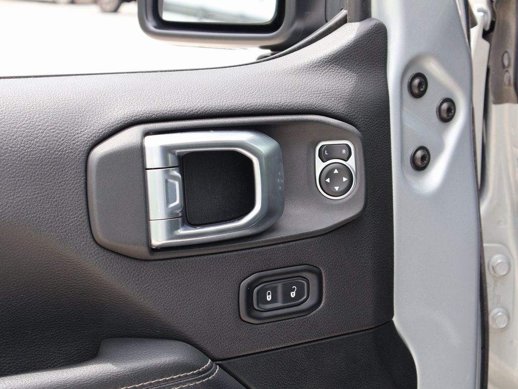 2023 Jeep Wrangler Sahara 4xe photo 19