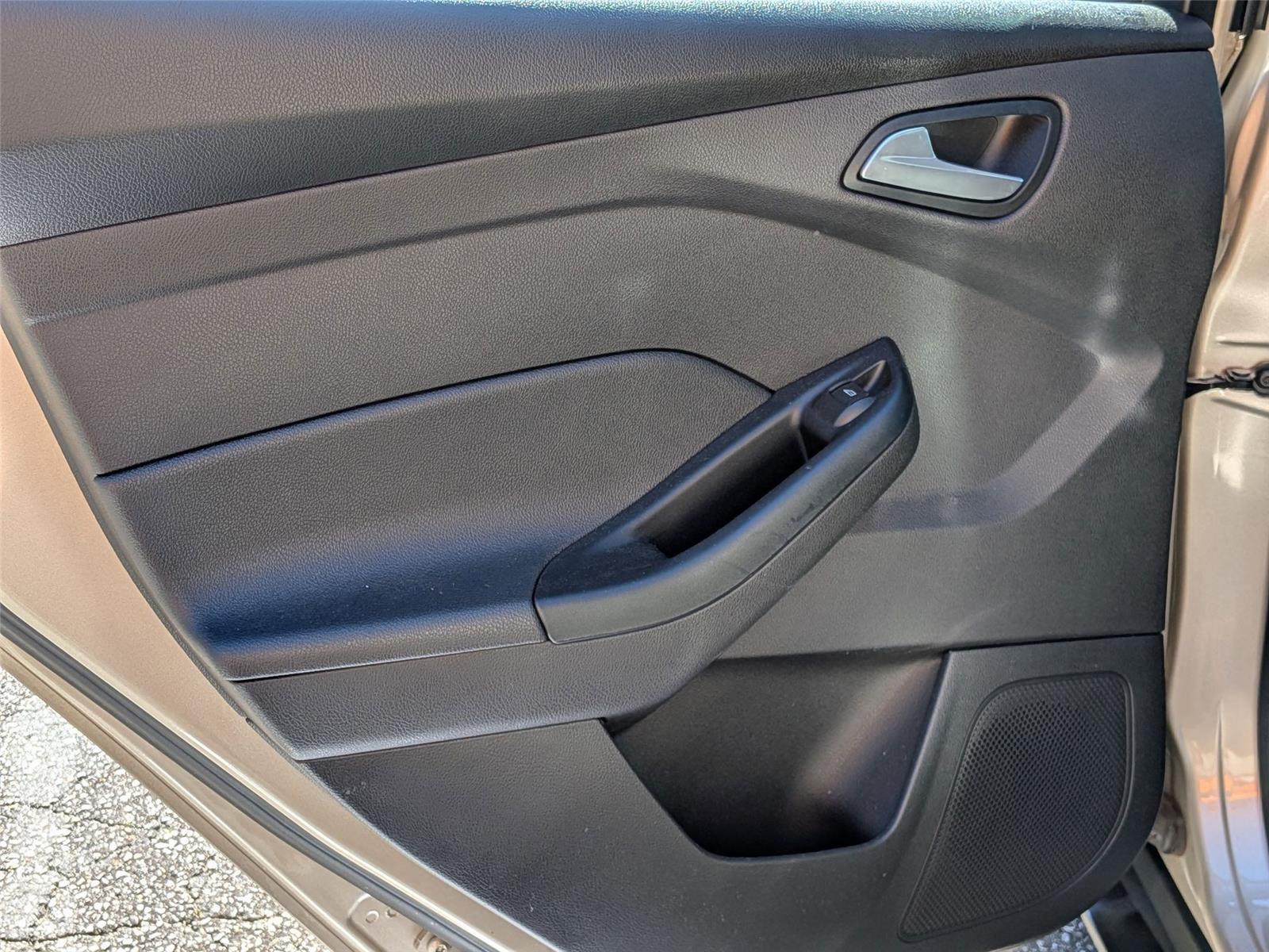 2018 Ford Focus SE photo 25