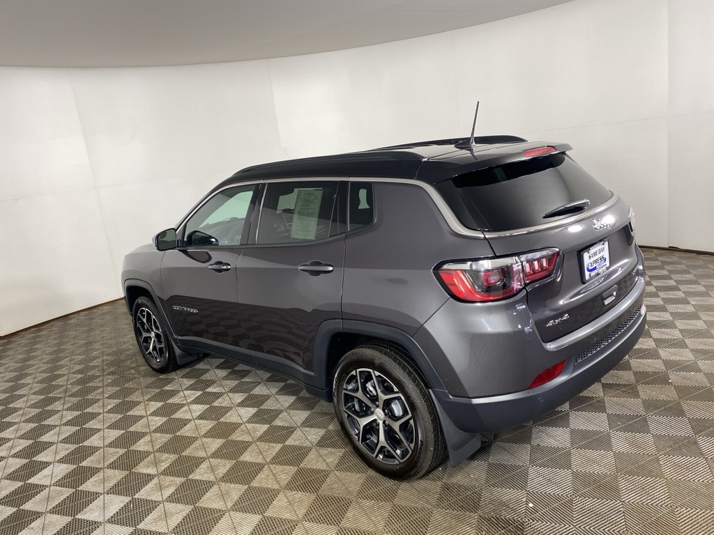 2024 Jeep Compass Limited photo 3