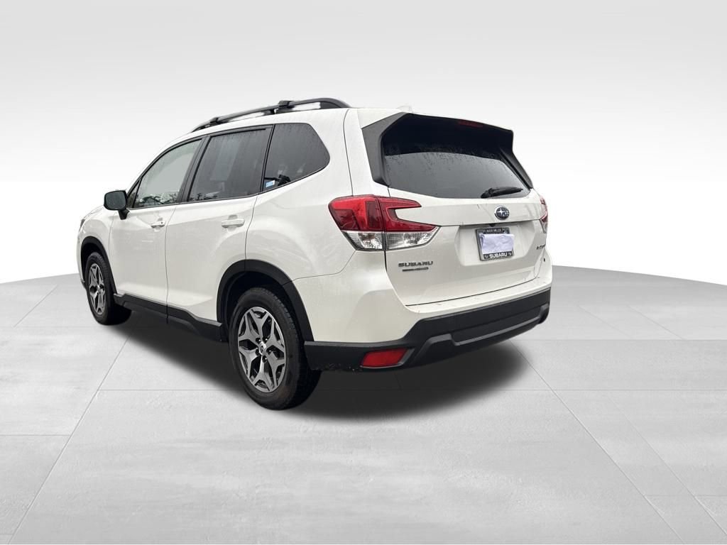 2021 Subaru Forester Premium photo 3