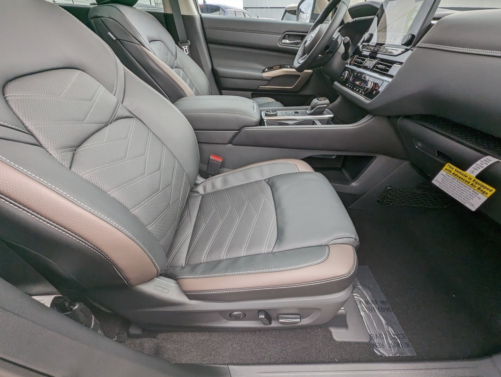 New 2024 Nissan Pathfinder Platinum SUV in Lindenhurst N23209