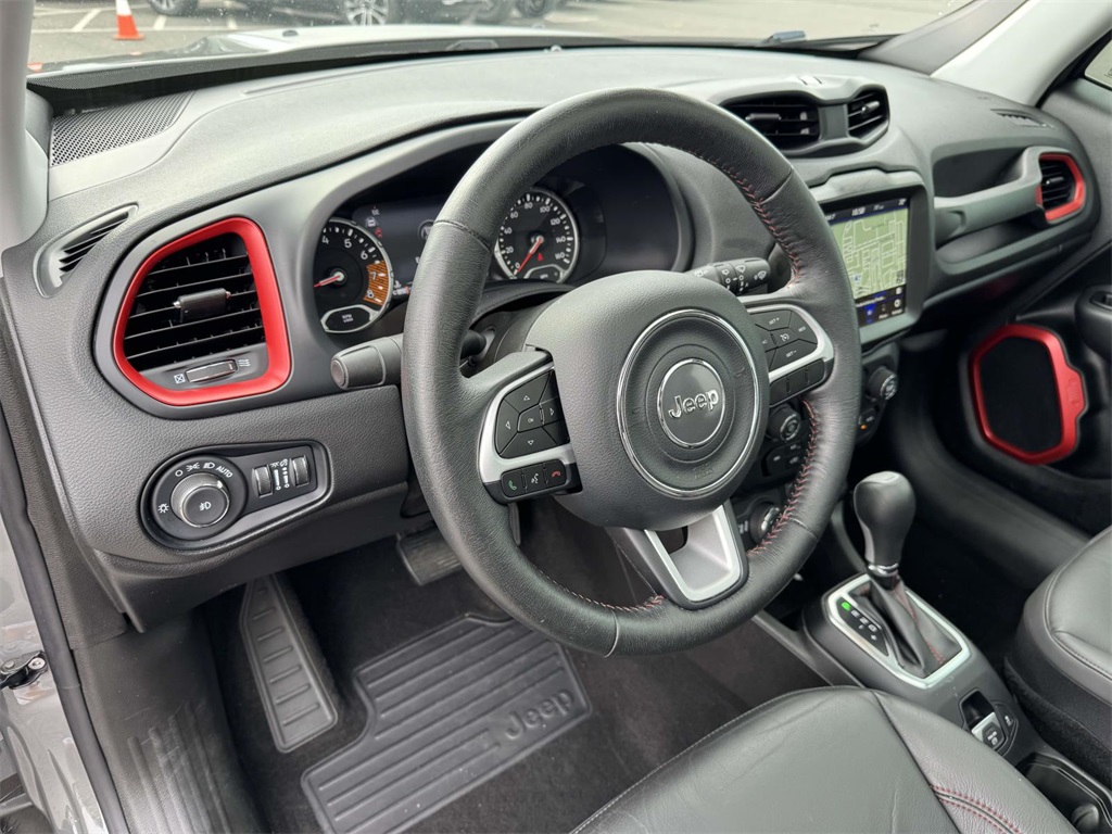 2023 Jeep Renegade Trailhawk photo 2