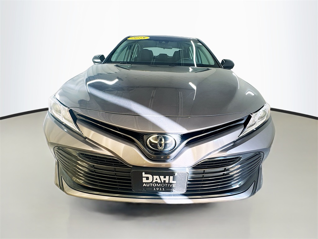 2018 Toyota Camry LE photo 2