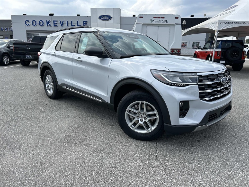 2025 Ford Explorer photo 2