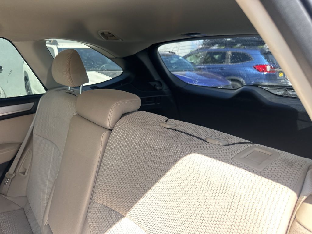 2018 Subaru Outback 2.5i Premium photo 8