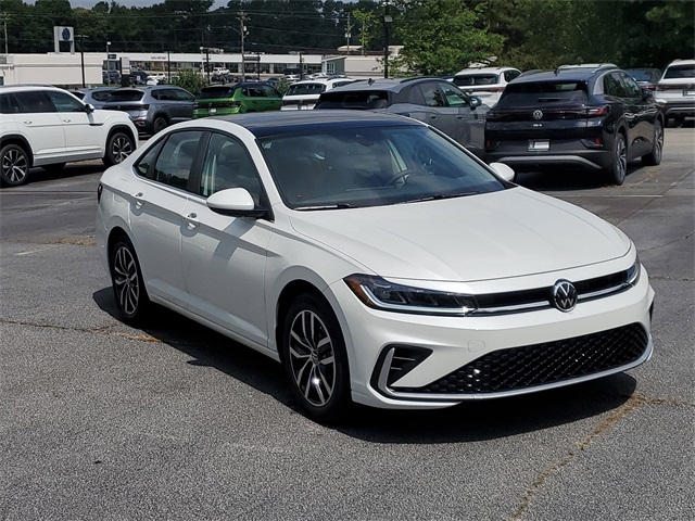 2025 Volkswagen Jetta SE photo 3
