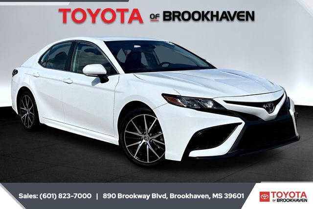 2024 Toyota Camry SE's photo