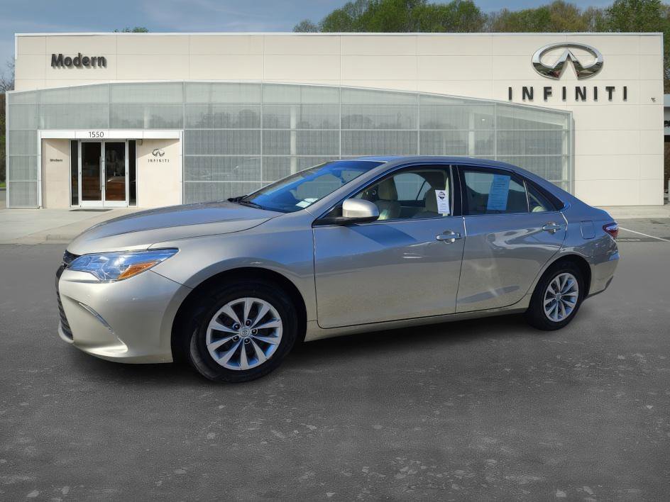 2017 Toyota Camry LE's photo