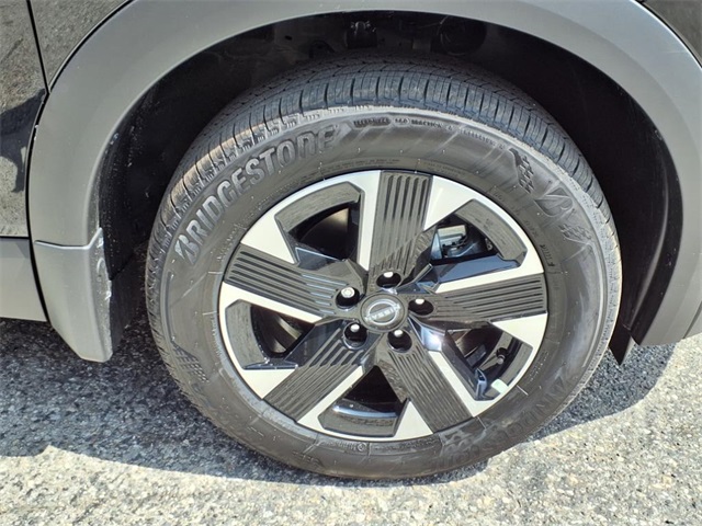 2025 Nissan Kicks SV photo 4