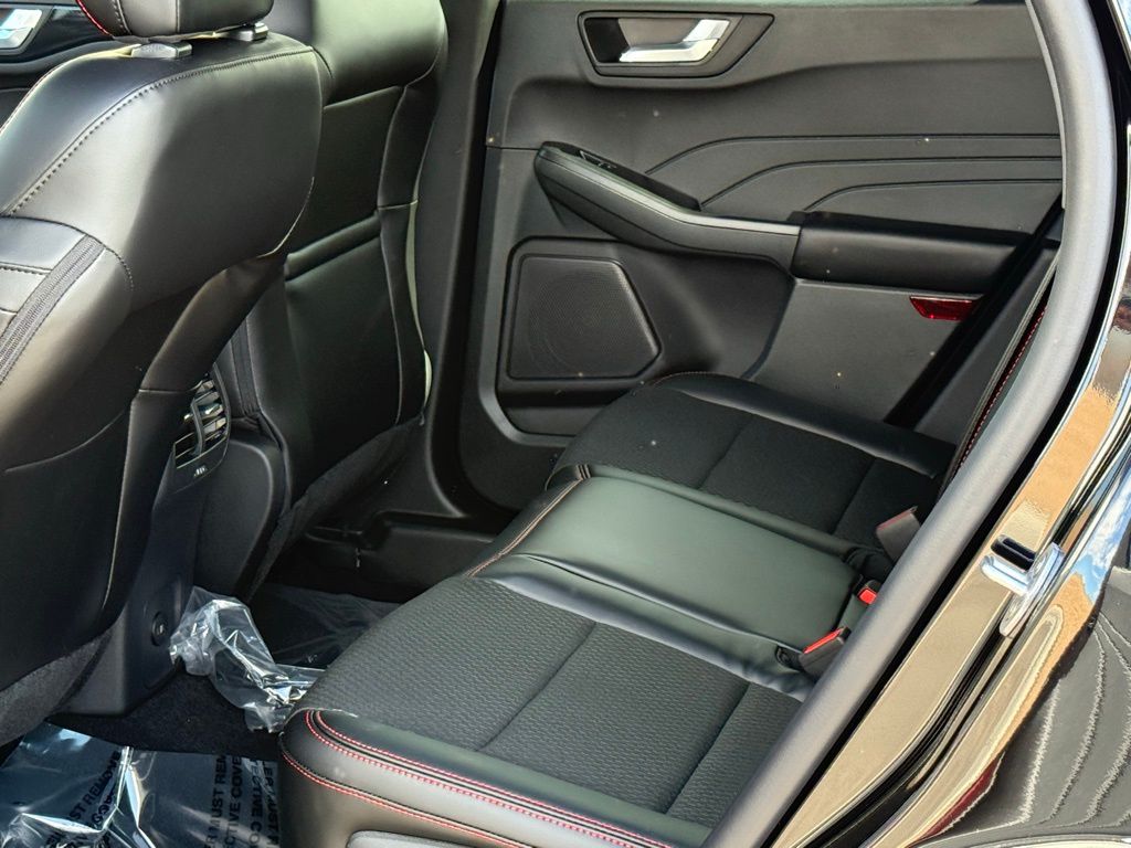 2025 Ford Escape ST-Line photo 8