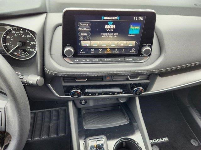 2025 Nissan Rogue SV photo 18