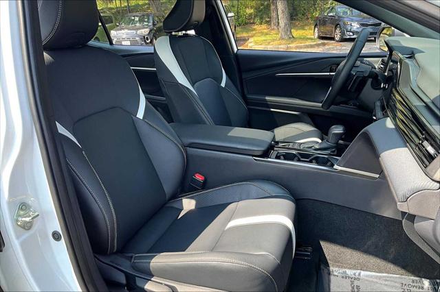 2025 Toyota Camry SE photo 8