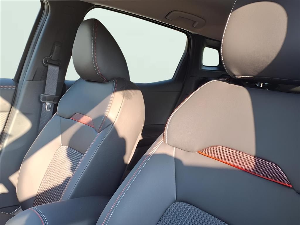2025 Nissan Kicks SR photo 18