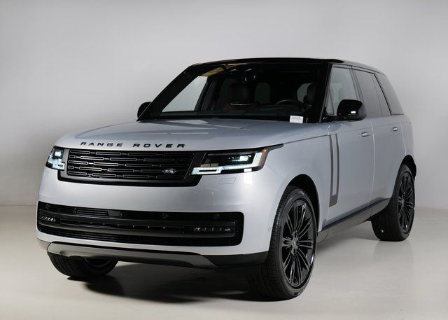2025 Land Rover Range Rover SE's photo
