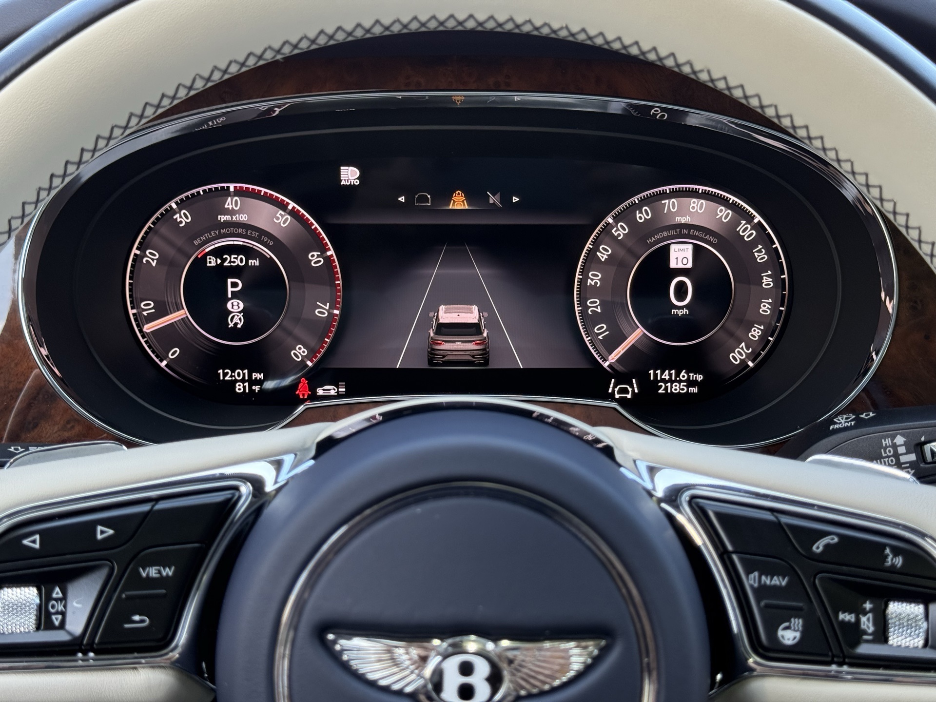 2024 Bentley Bentayga V8 photo 15