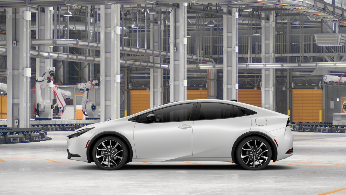 2026 Toyota Prius Plug-in Hybrid XSE Premium photo 4
