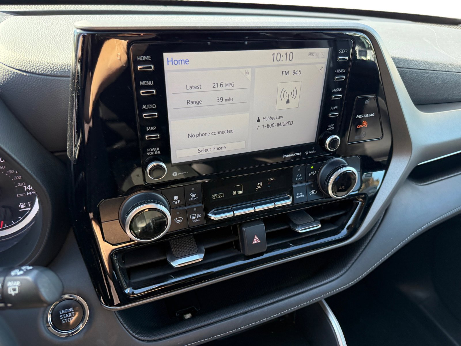 2022 Toyota Highlander LE photo 12