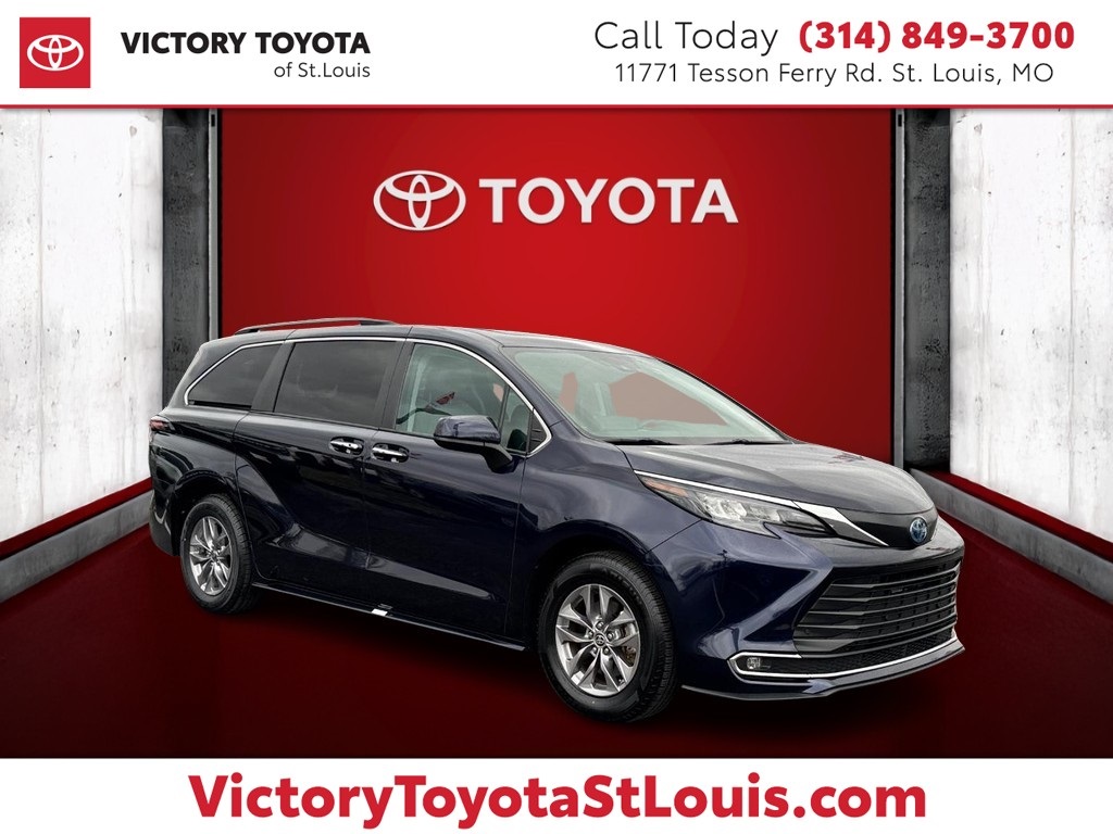 2024 Toyota Sienna XLE's photo