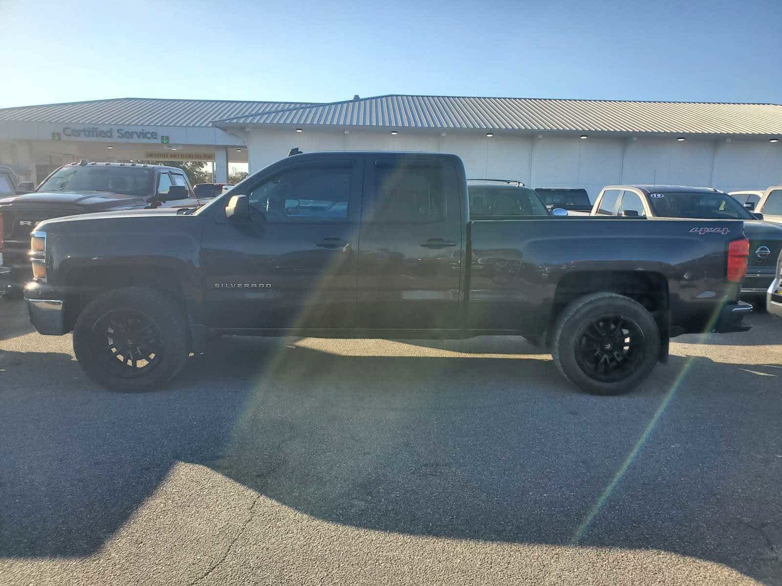 2014 Chevrolet Silverado LT photo 2