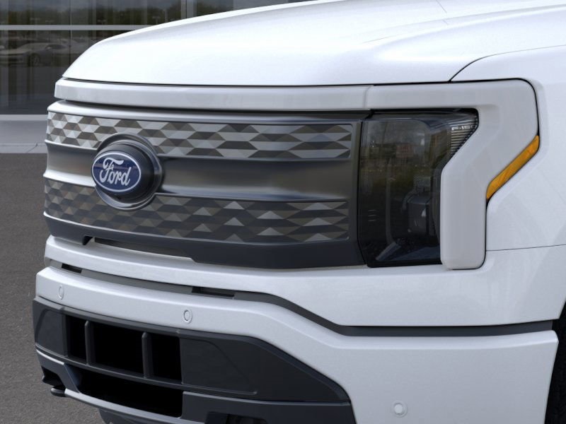 2025 Ford F-150 Lightning Lariat photo 17