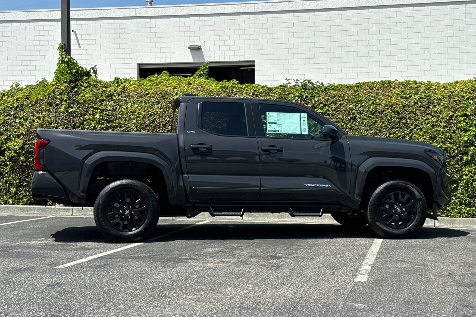 2025 Toyota Tacoma SR5 photo 3