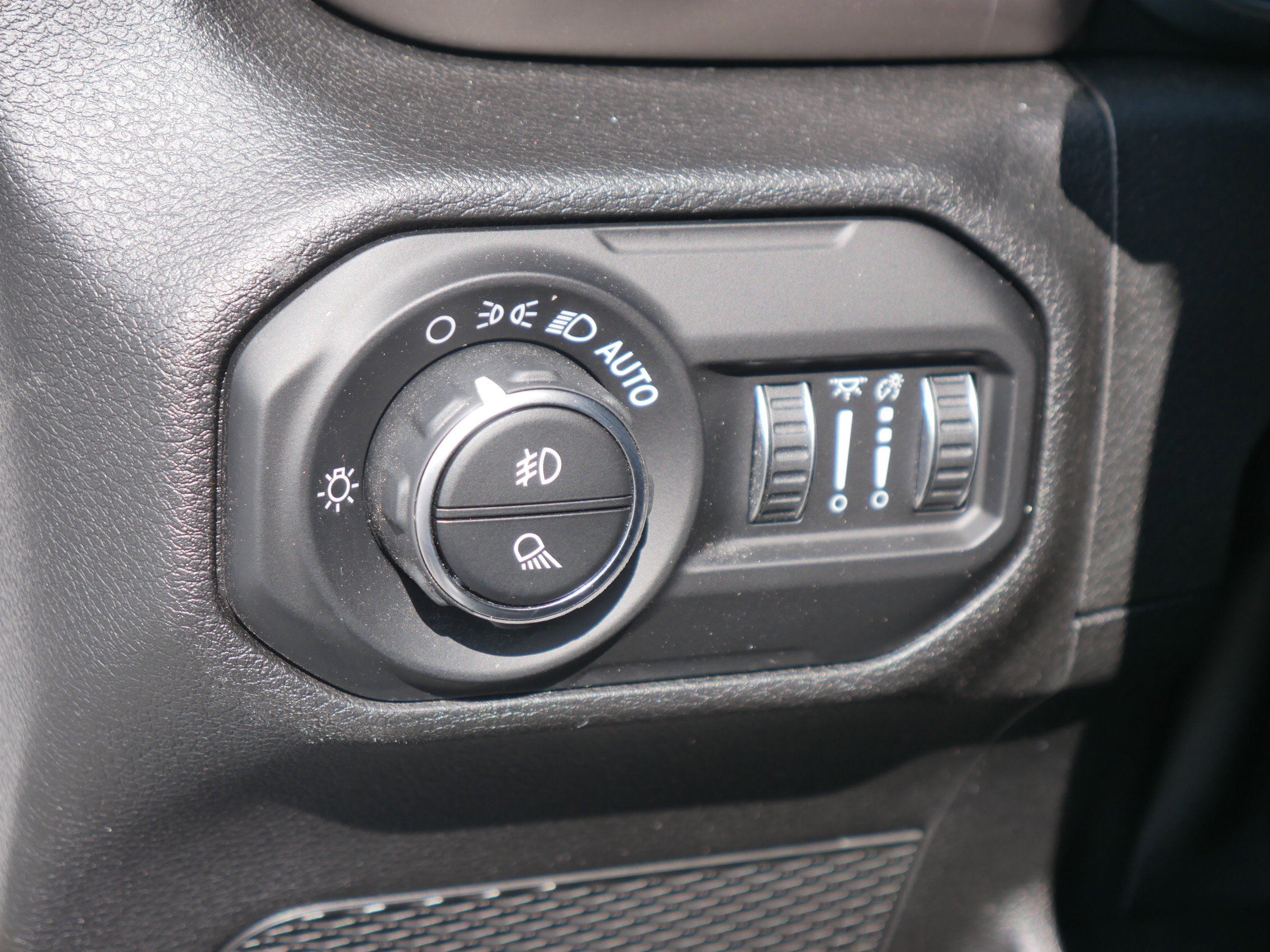 2021 Jeep Gladiator Sport S photo 4
