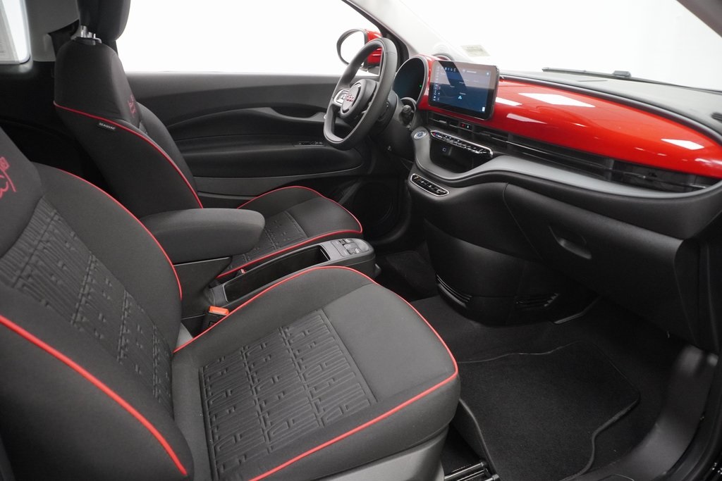2024 Fiat 500e Red photo 31