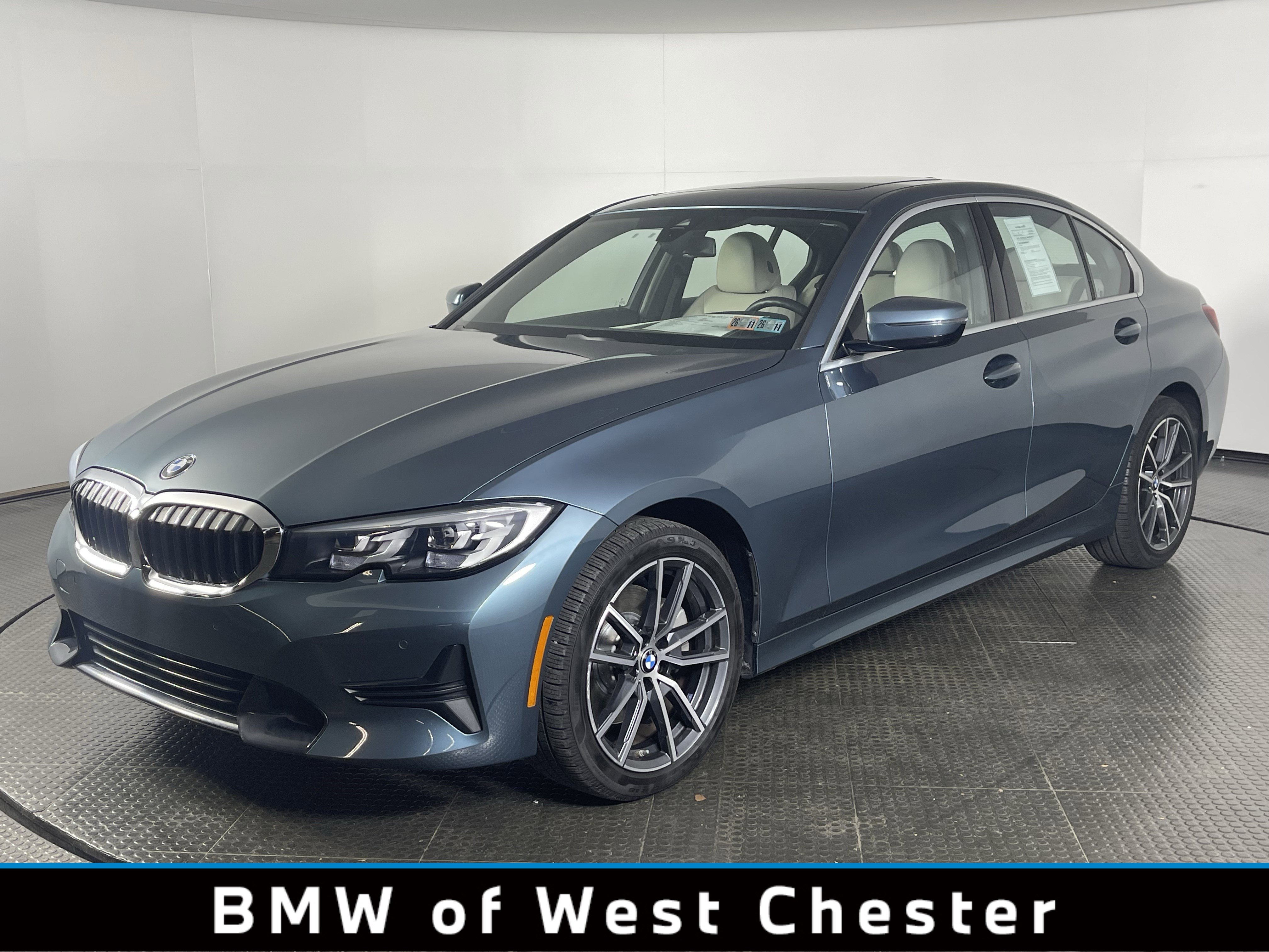 2019 BMW 3 Series 330i's photo