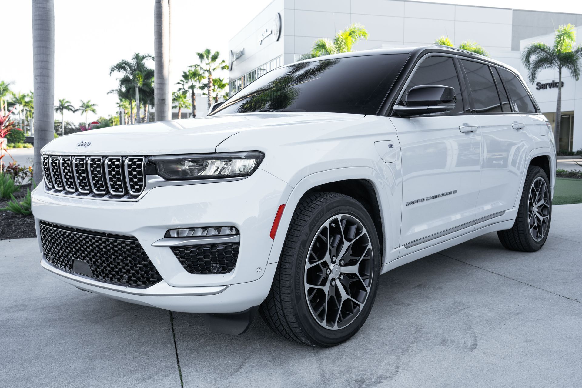 2022 Jeep Grand Cherokee Summit Reserve 4xe photo 3