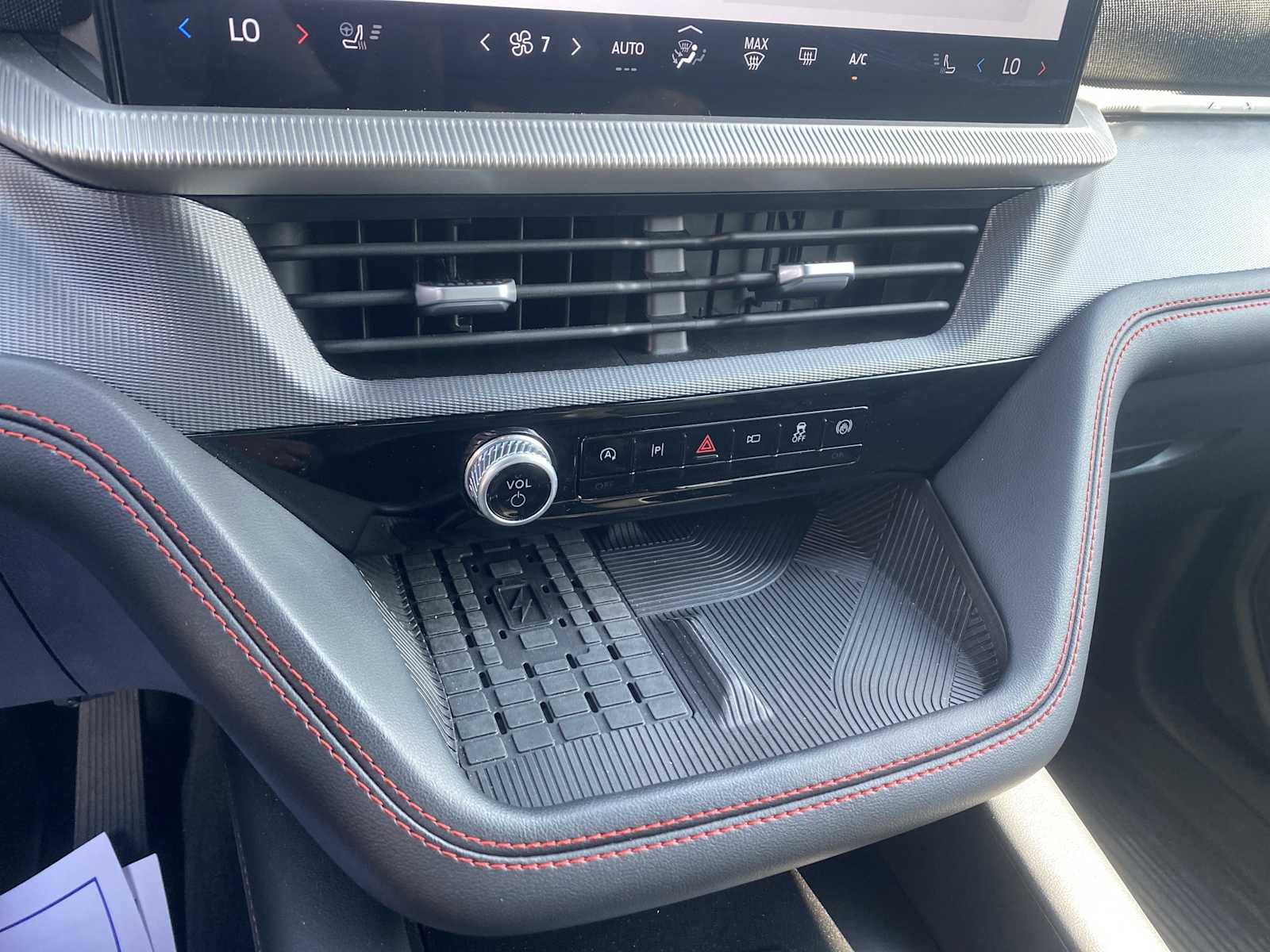 2025 Ford Explorer ST-Line photo 18