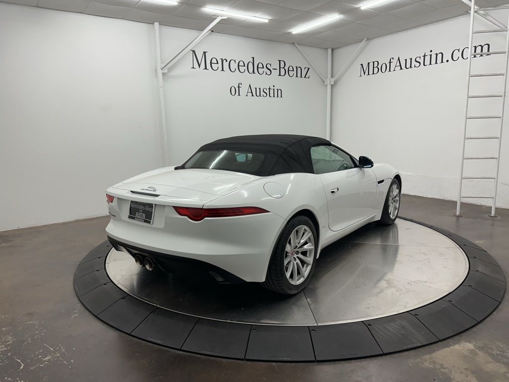 2017 Jaguar F-TYPE Premium photo 7