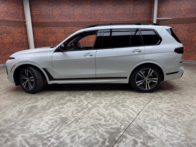 2024 BMW X7 M60i's photo
