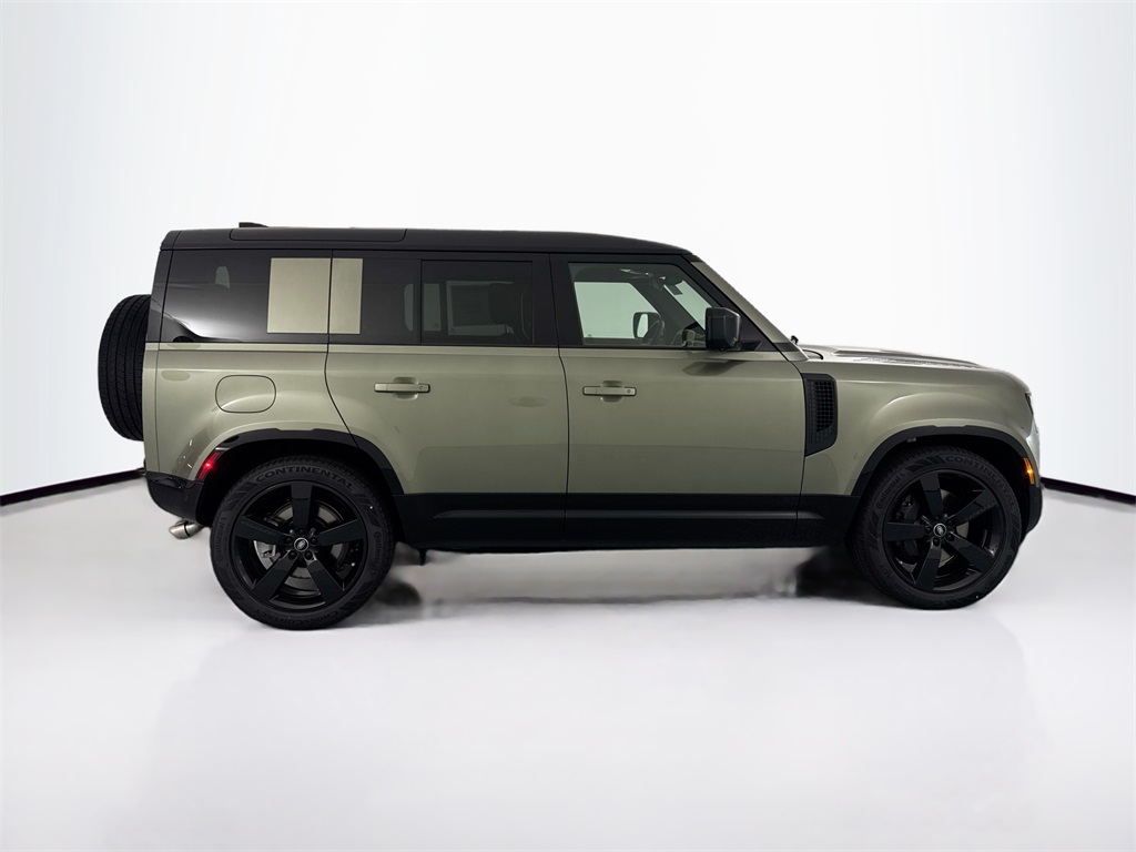 2025 Land Rover Defender 110 X-Dynamic SE photo 4