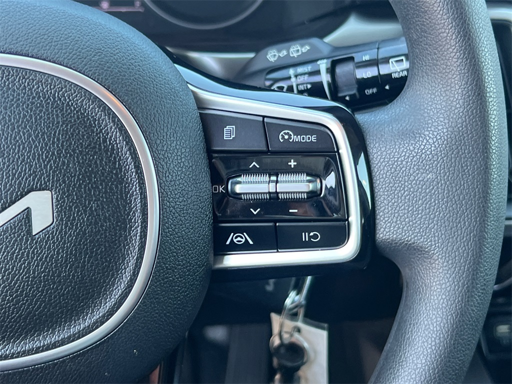 2022 Kia Sorento LX photo 26