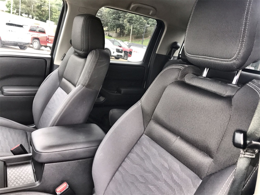 2023 Nissan Frontier SV photo 11