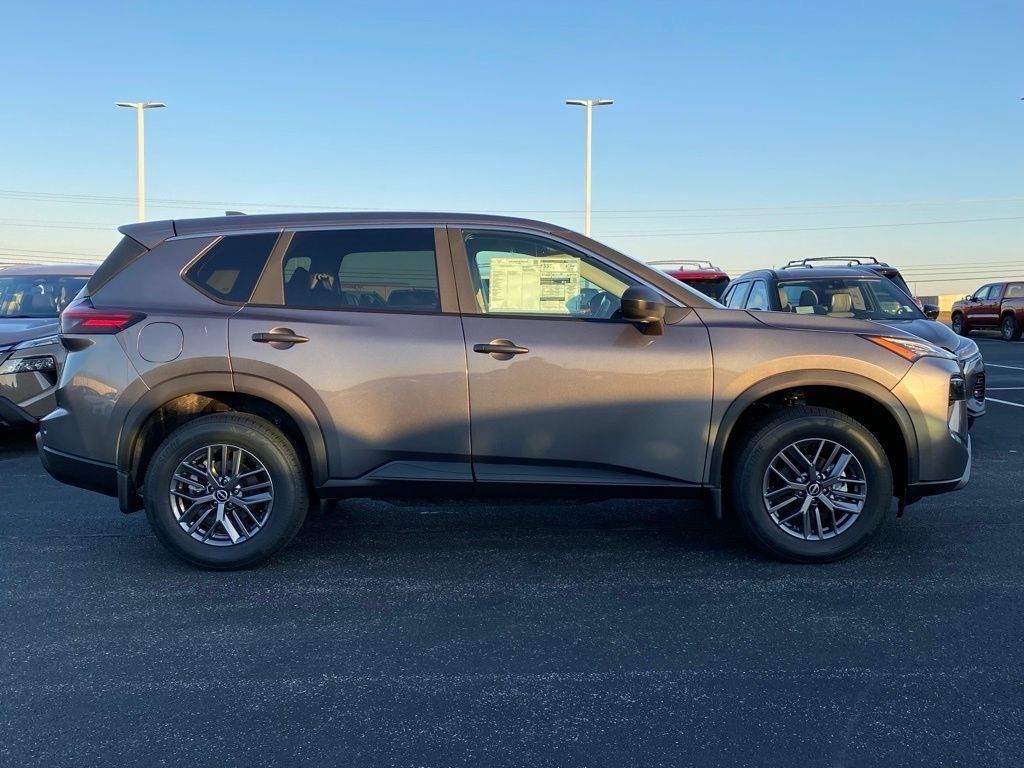 2025 Nissan Rogue S photo 3