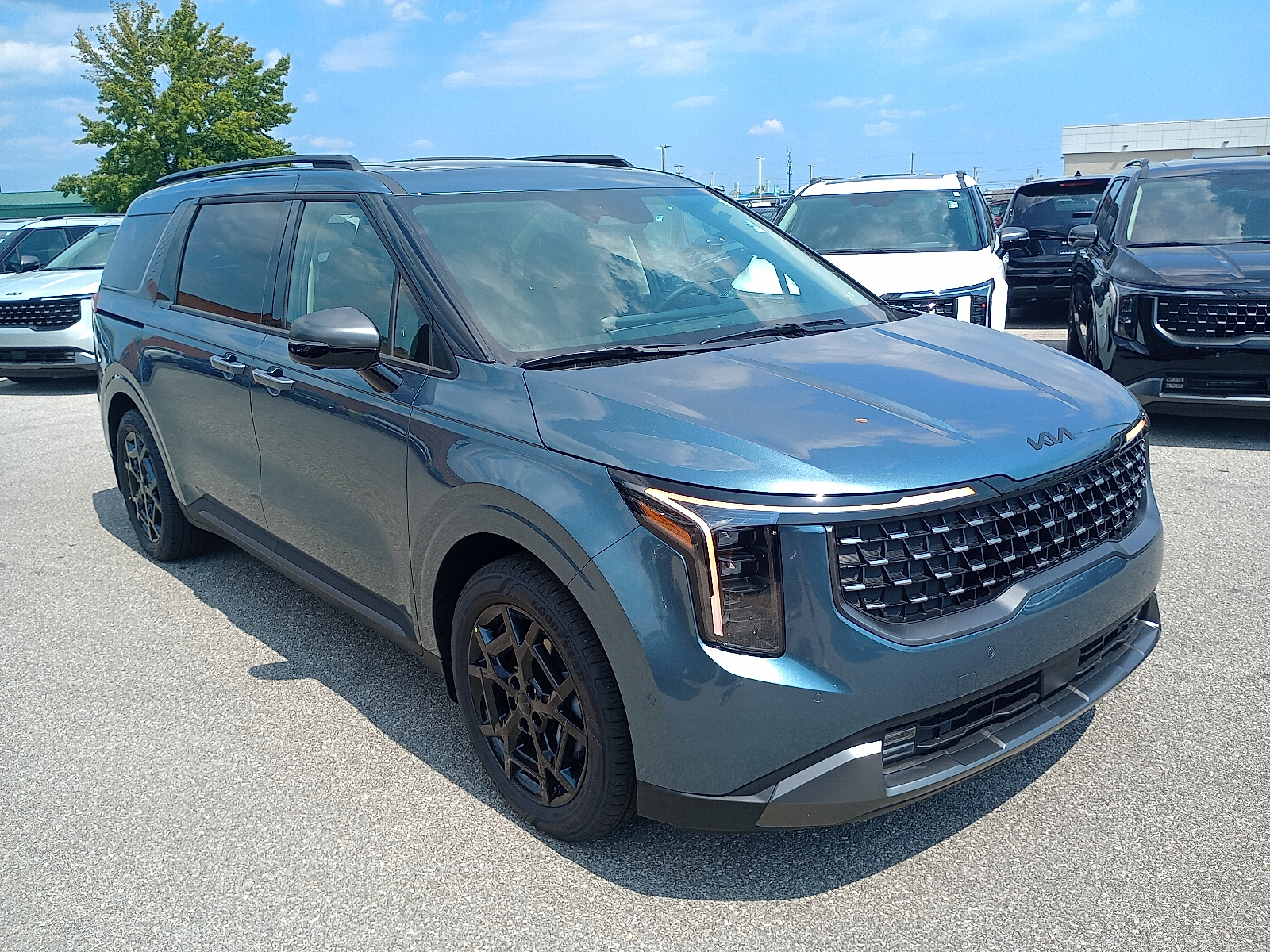 2026 Kia Carnival SX's photo